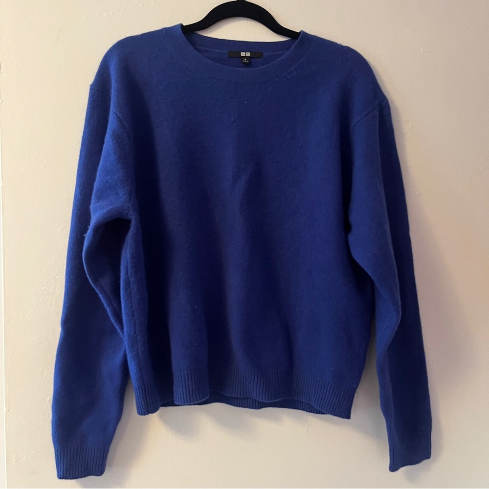Uniqlo Cobalt Blue Crewneck Wool Sweater 🧢